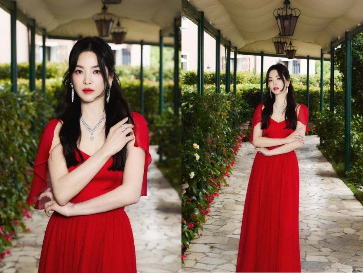 Song Hye Kyo lên ngôi 'nữ thần' nhờ gu thời trang một màu Ảnh 2