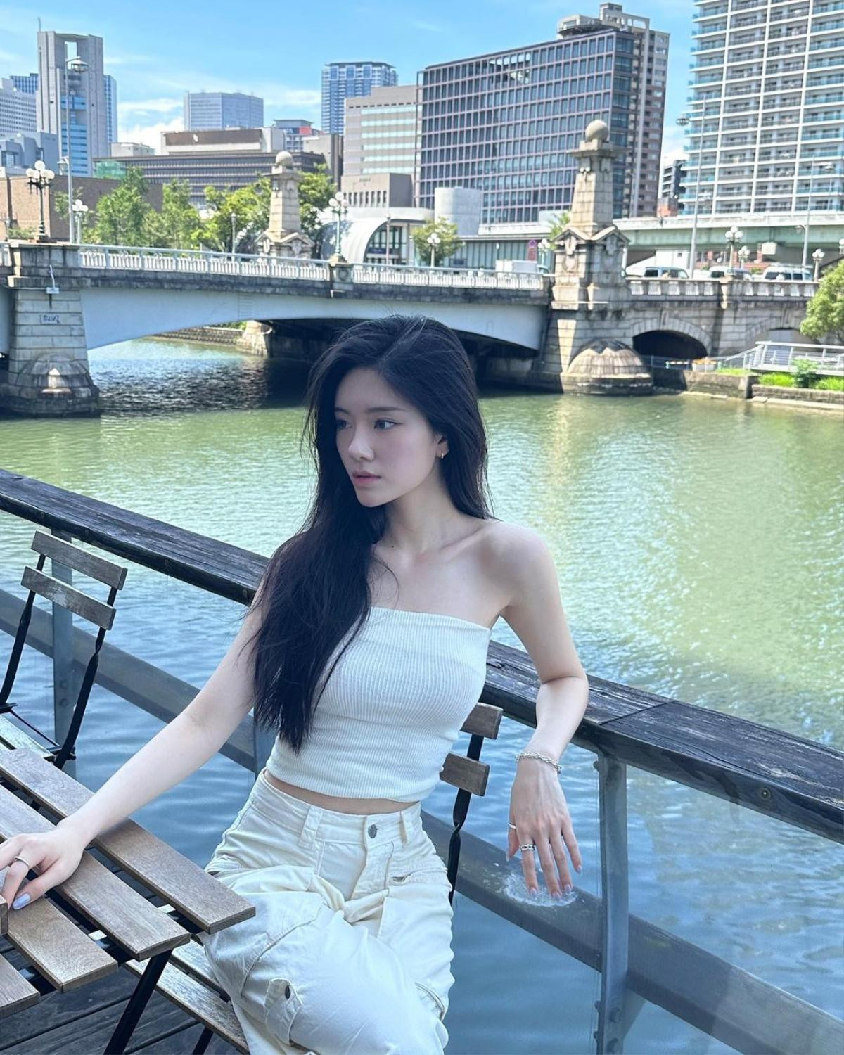 Nữ idol tại Đảo Thiên Đường: Thời trang đời thường chuẩn 'girl crush' Ảnh 6