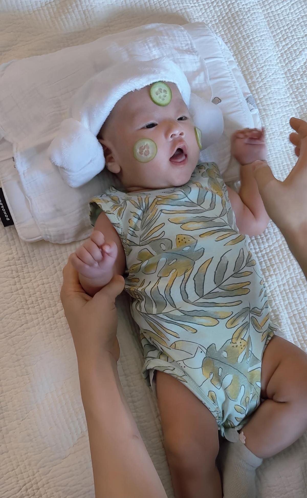 Phương Oanh khoe khoảnh khắc cưng xỉu của hai 'baby shark', vợ NSND Công Lý nói ngay 1 câu Ảnh 2