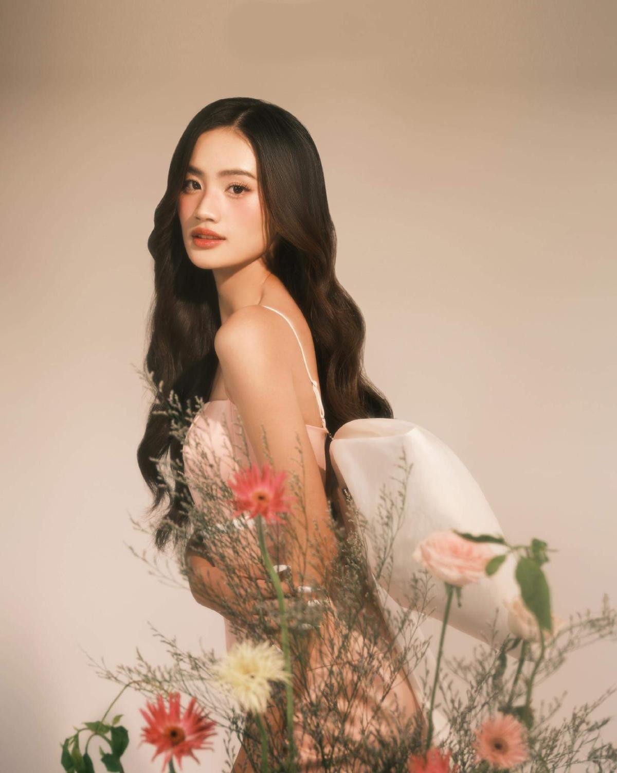 Hoa hậu Ý Nhi làm đẹp hồ sơ thi Miss World 2025 Ảnh 5