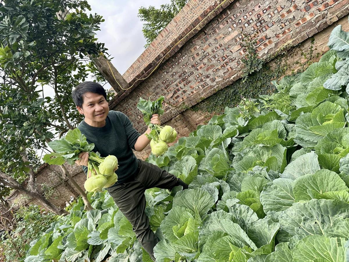 Nam nghệ sĩ bị soi khoảnh khắc mò cua bắt ốc nhưng có chi tiết sai sai Ảnh 5