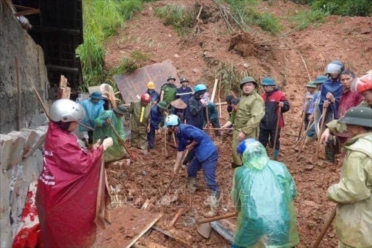 Sạt lở đất gây sập nhà điều hành thủy điện ở Lào Cai: 5 người mất tích Ảnh 2