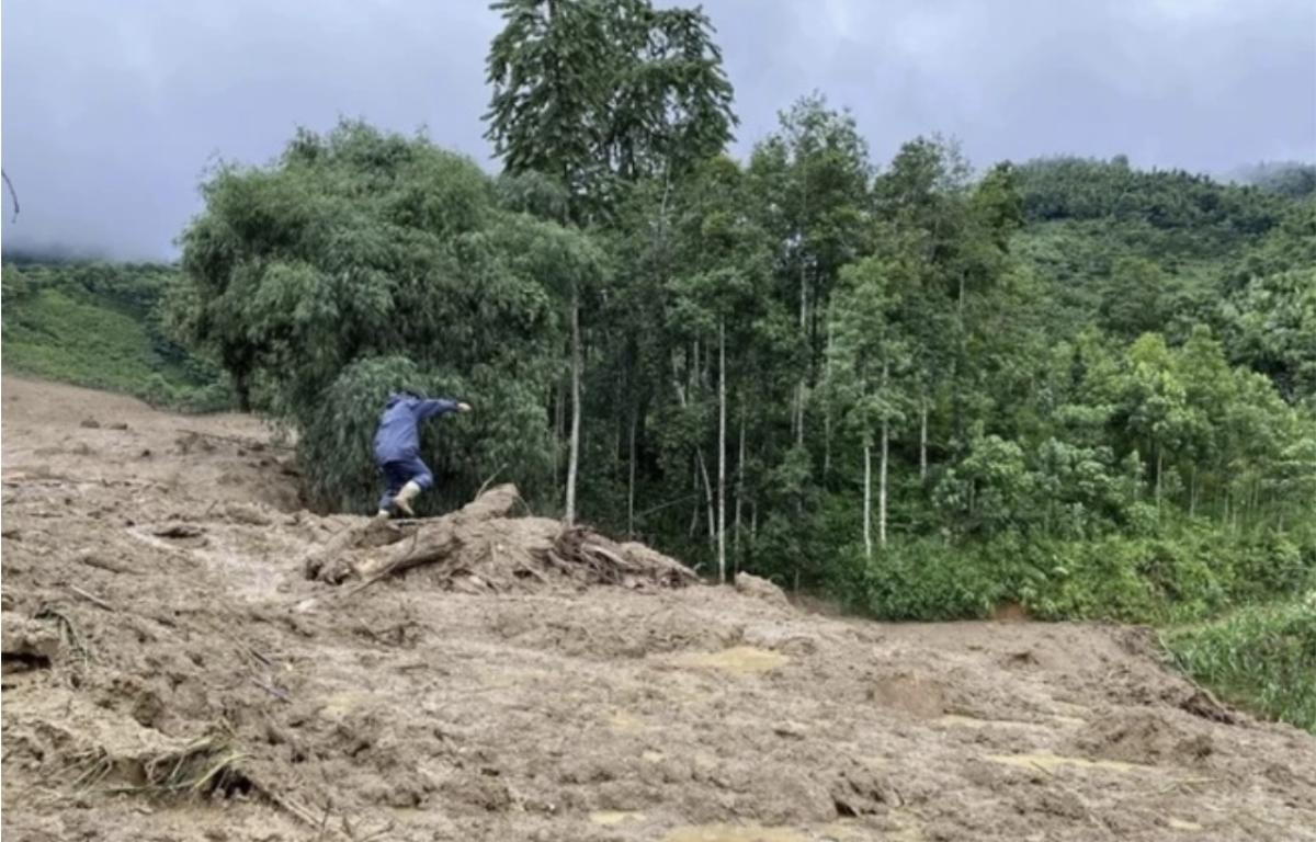 Vụ lũ quét vùi lấp ngôi làng ở Lào Cai: 48 người đã an toàn, 77 người vẫn đang mất tích Ảnh 1