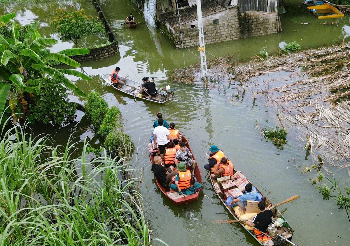 Một ngôi làng ở Thanh Hóa bị cô lập cho nước sông Bưởi dâng cao Ảnh 3