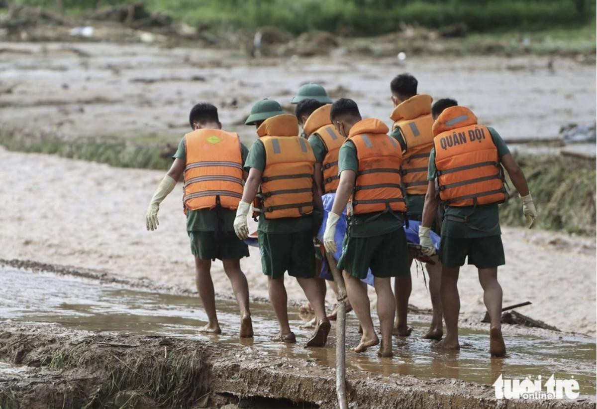 Tìm thấy 42 thi thể ở Làng Nủ, Thủ tướng Phạm Minh Chính đang trên đường đến hiện trường Ảnh 2