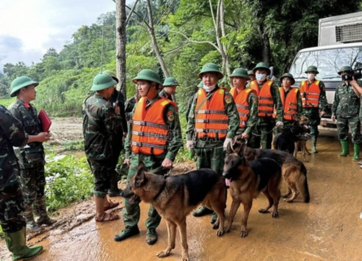 Tìm thấy 42 thi thể ở Làng Nủ, Thủ tướng Phạm Minh Chính đang trên đường đến hiện trường Ảnh 3