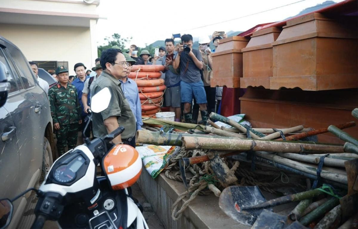 Phút giây nghẹn ngào của Thủ tướng Phạm Minh Chính tại Làng Nủ Ảnh 6