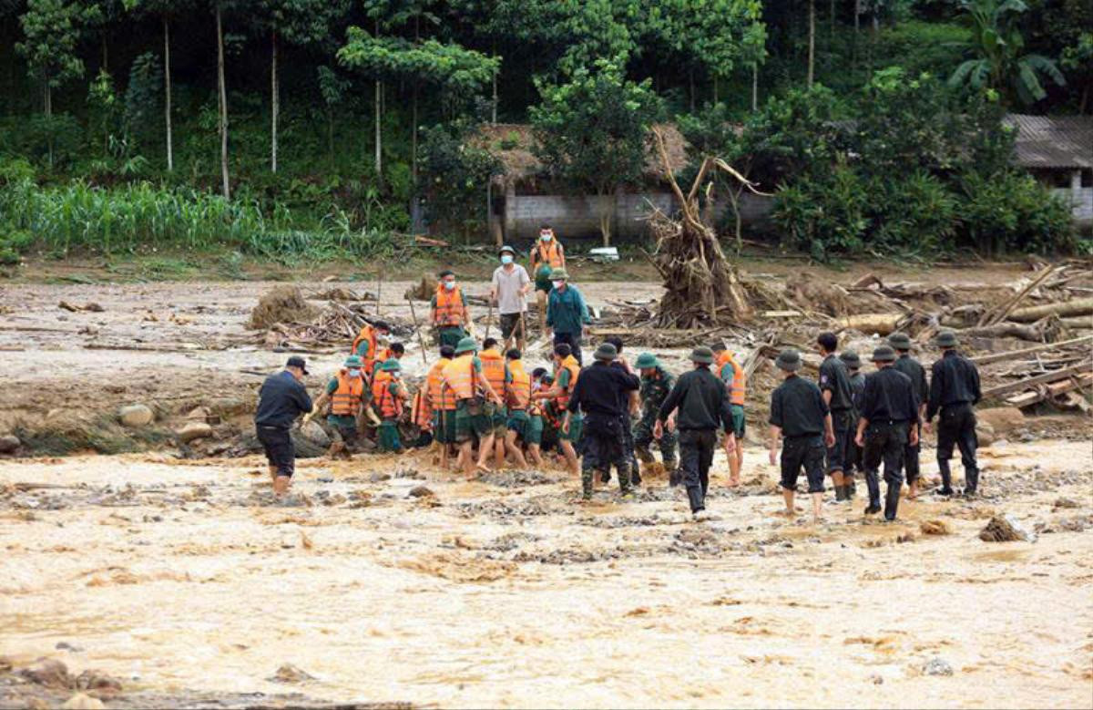 Kỳ tích Làng Nủ: Tìm thấy 2 hộ dân với 8 người chạy thoát trong vụ lũ quét kinh hoàng Ảnh 5