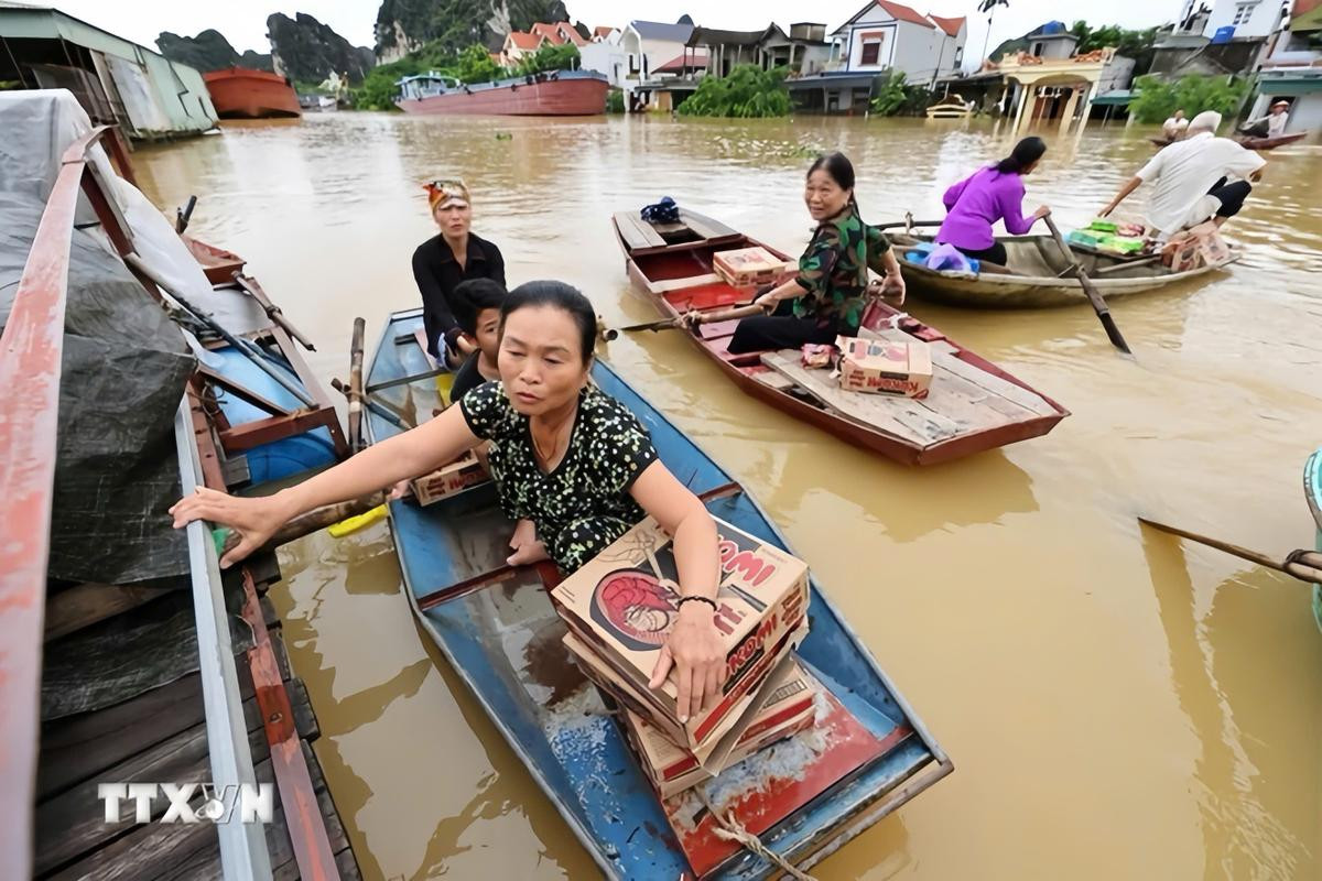 Nước sông dâng cao, Ninh Bình phát lệnh di dân Ảnh 2