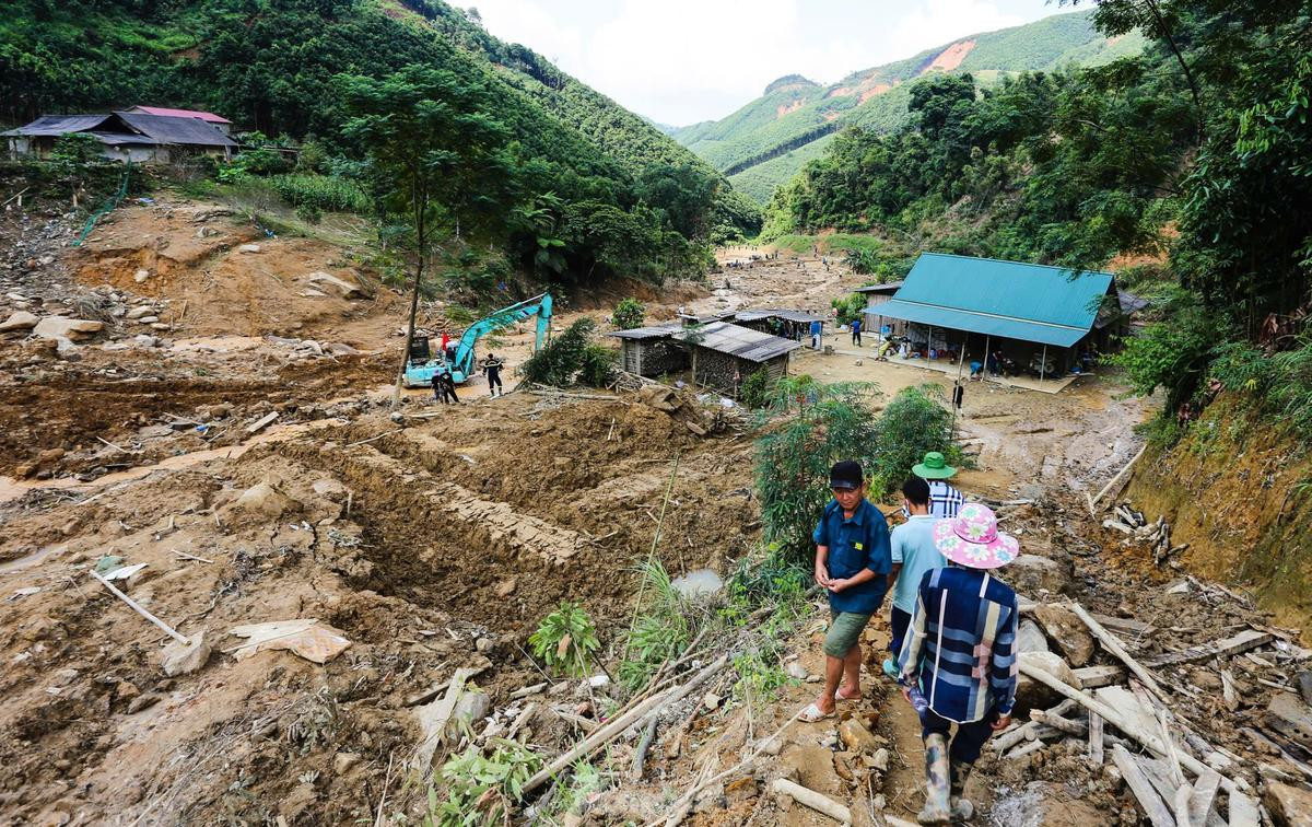 Khung cảnh hoang tàn sau trận sạt lở kinh hoàng ở thôn Nậm Tông làm 18 người chết và mất tích Ảnh 4