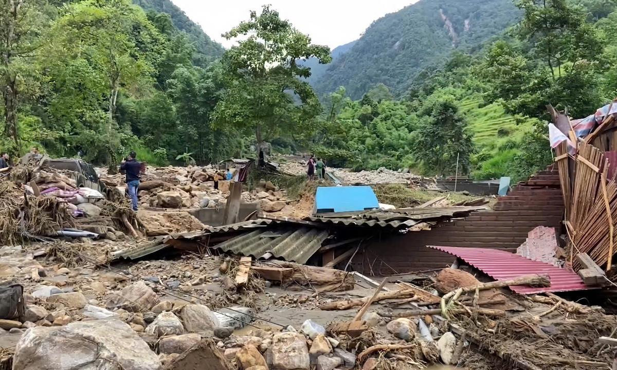 Khung cảnh hoang tàn sau trận sạt lở kinh hoàng ở thôn Nậm Tông làm 18 người chết và mất tích Ảnh 5