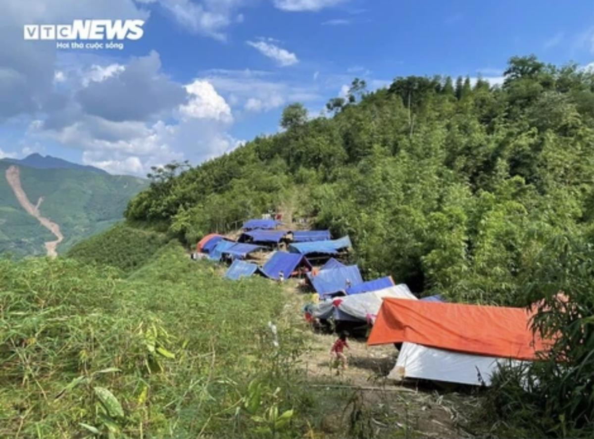 115 người dân thôn Kho Vàng nghi mất tích do mưa lũ đã xuống núi an toàn Ảnh 1