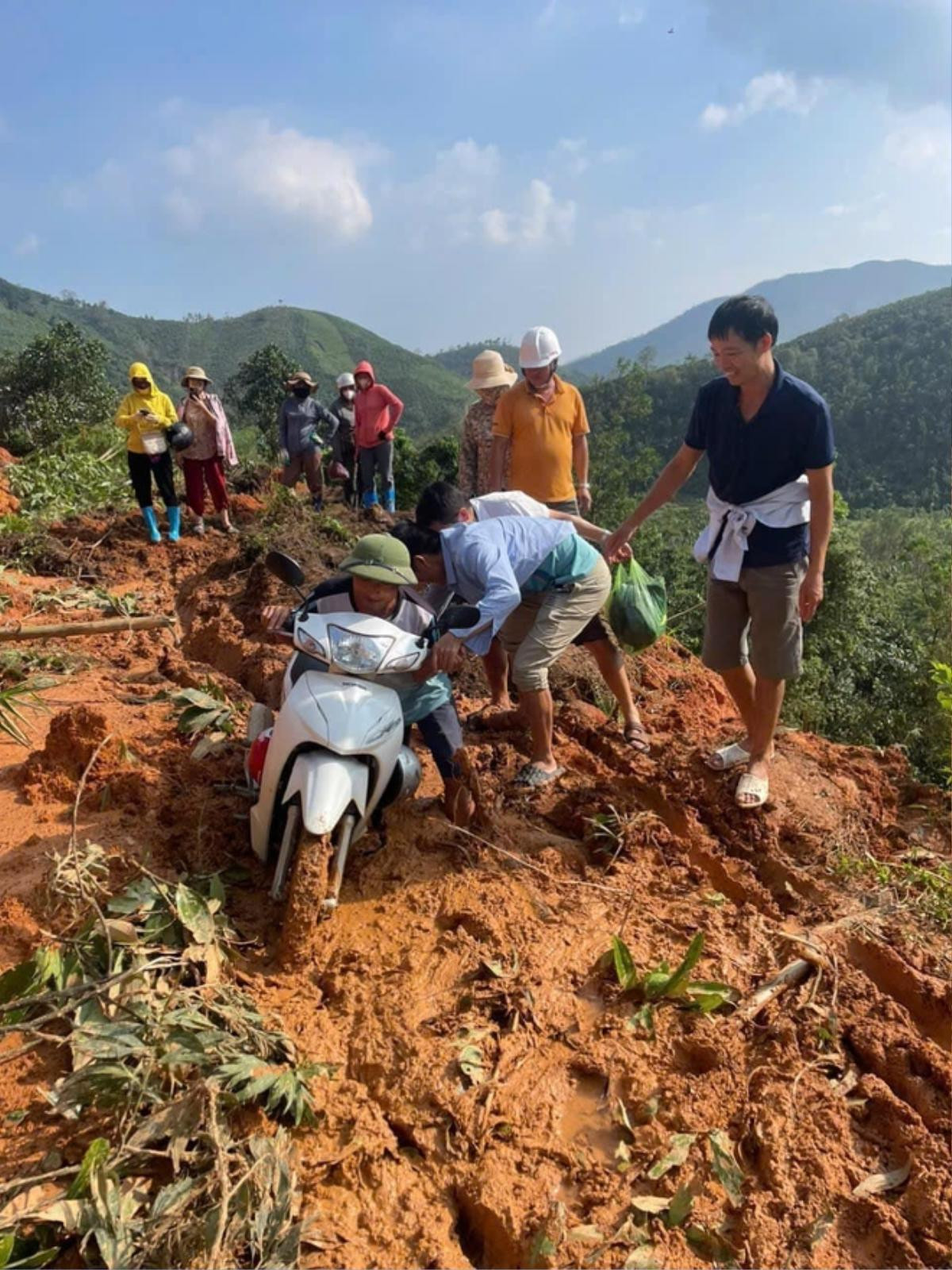 Bị chỉ trích vì thông báo hỗ trợ làng Nủ lại đến địa điểm khác, Hằng Du Mục lên tiếng Ảnh 2