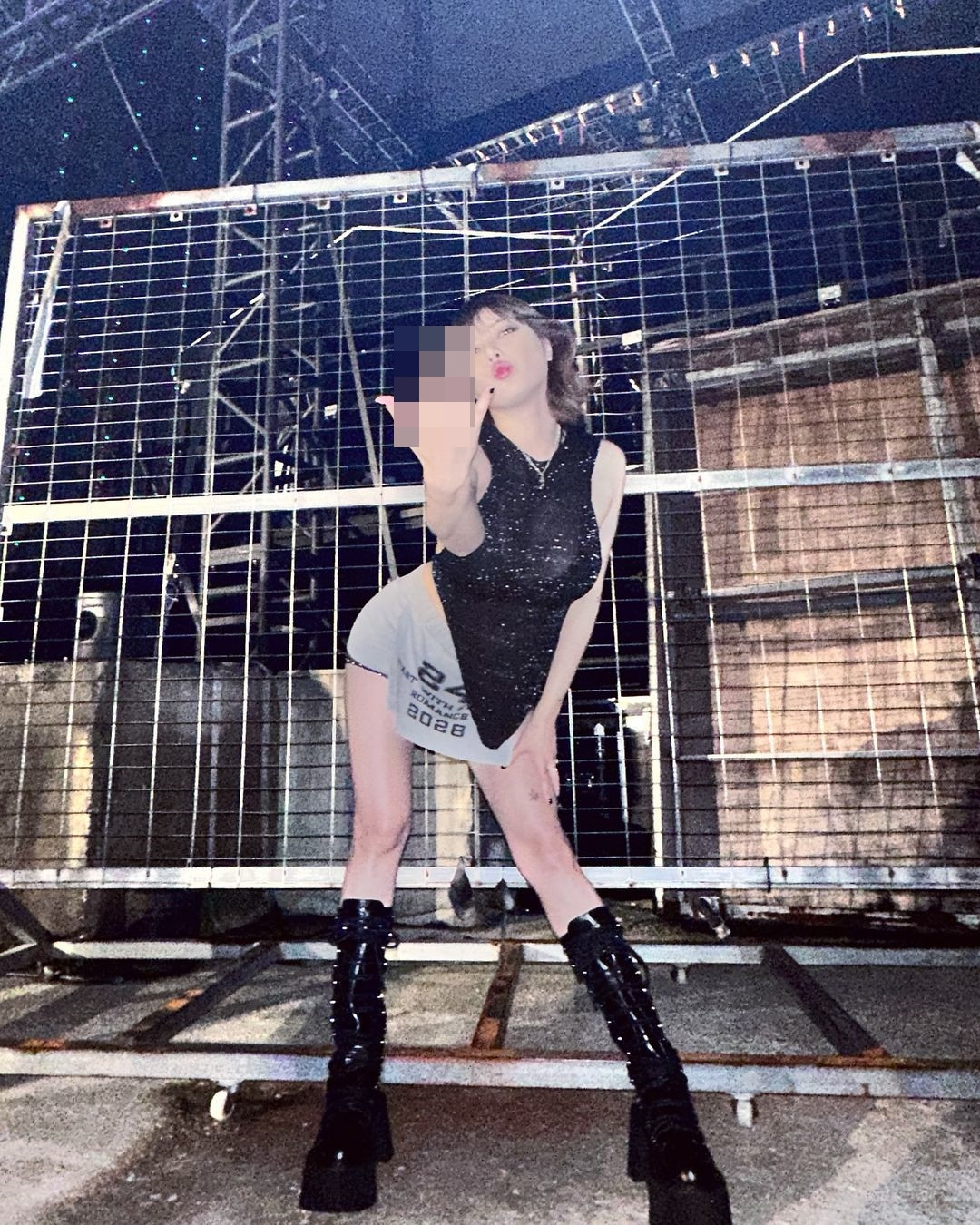 HyunA có hành động thách thức khi ảnh cưới với chồng bị chỉ trích? Ảnh 2