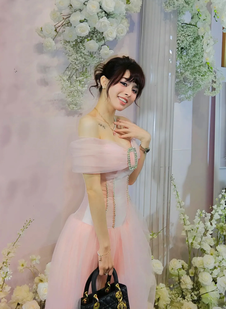 Mẹ bạn gái Vũ Văn Thanh đẹp tựa hoa hậu Ảnh 2