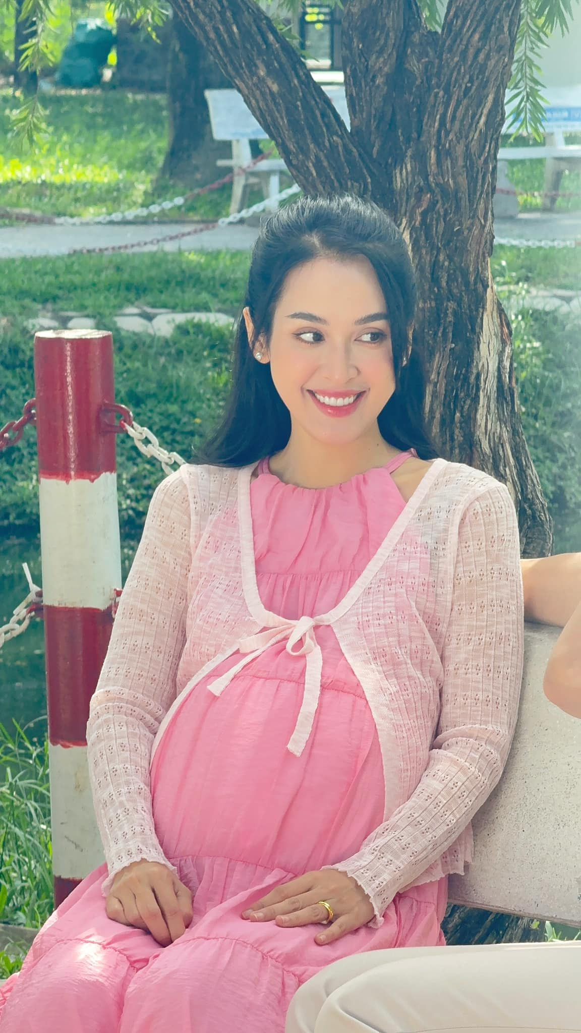 Diễn viên Tú Vi 'Cổng Mặt Trời' khoe bụng bầu vượt mặt, tiết lộ chuyện mang thai lần 5 ở tuổi U40? Ảnh 2