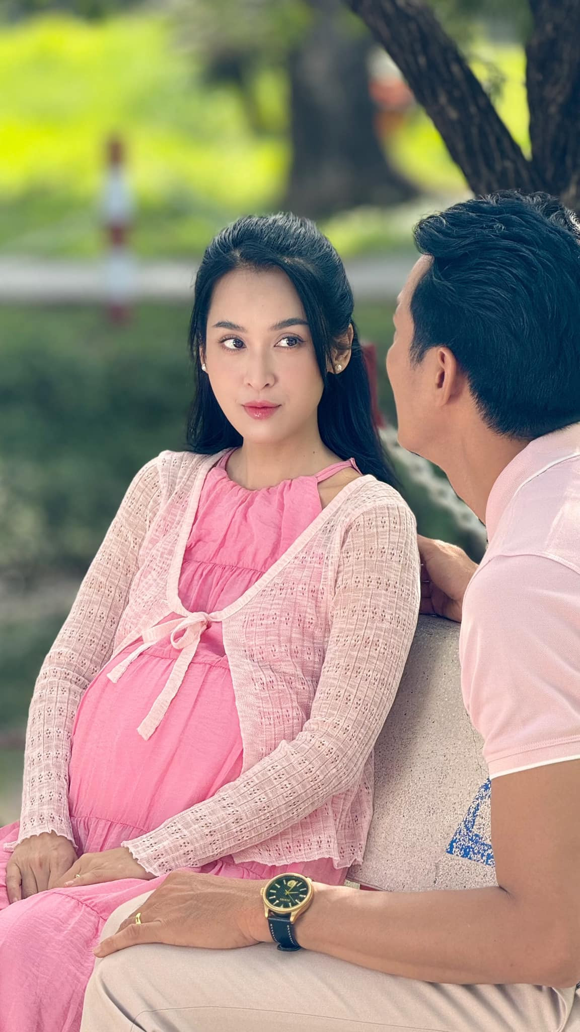Diễn viên Tú Vi 'Cổng Mặt Trời' khoe bụng bầu vượt mặt, tiết lộ chuyện mang thai lần 5 ở tuổi U40? Ảnh 1