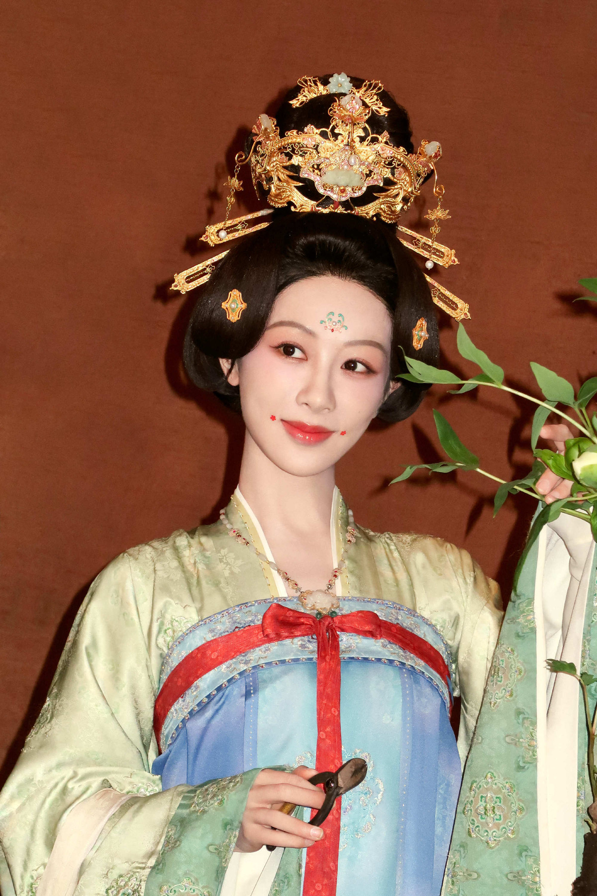 Triệu Lệ Dĩnh, Dương Tử gây tranh cãi khi 'chung mâm' với Tôn Lệ Ảnh 6