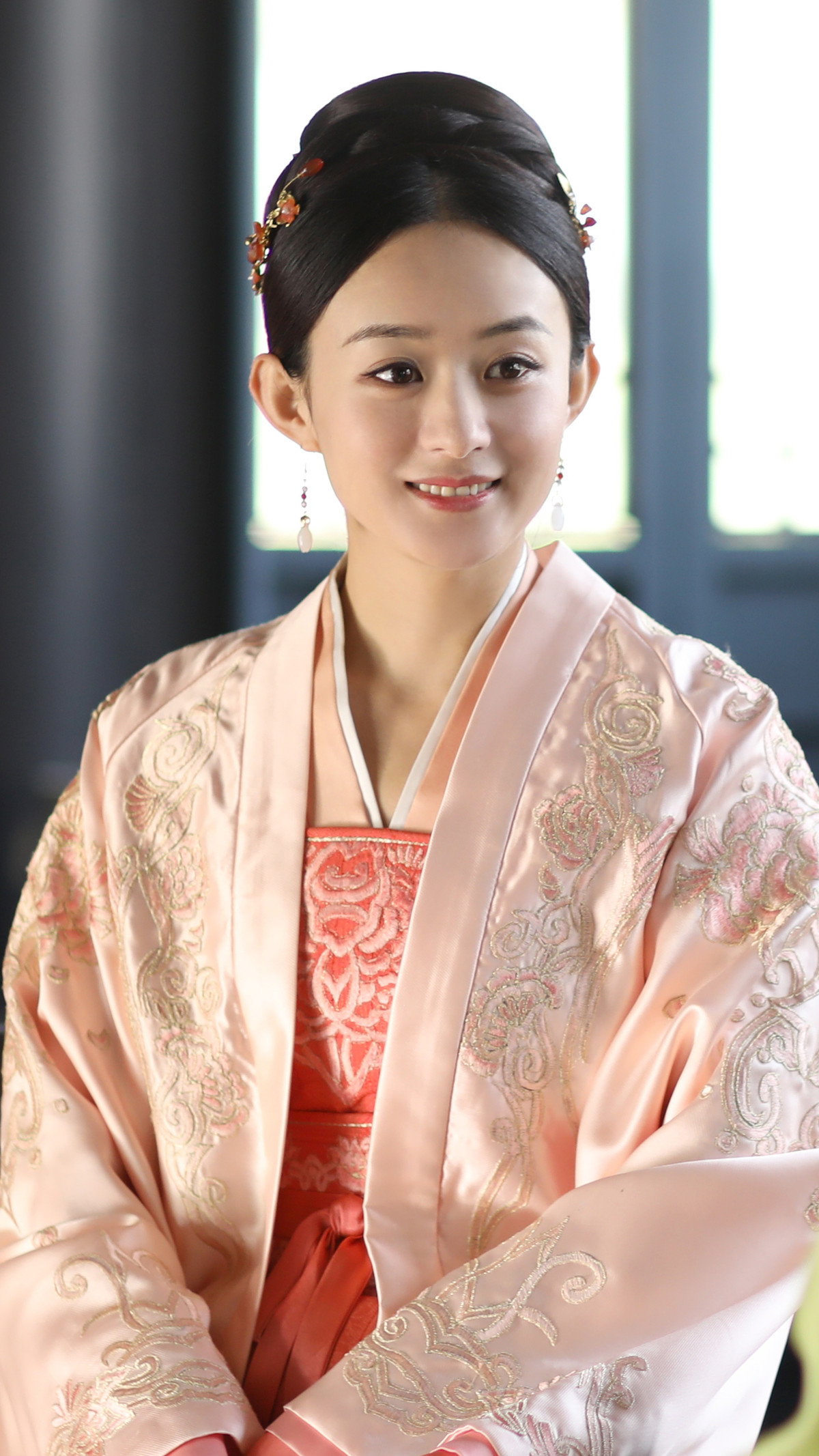 Triệu Lệ Dĩnh, Dương Tử gây tranh cãi khi 'chung mâm' với Tôn Lệ Ảnh 4