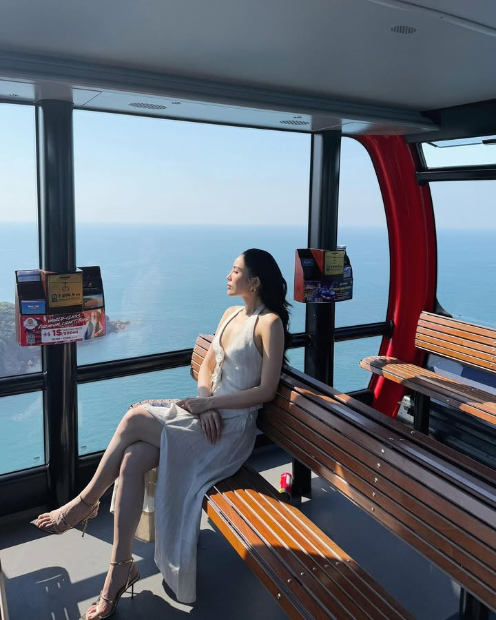 Hoa hậu Kỳ Duyên diện mốt không nội y, để lộ 'gò bồng đảo' nét căng khi đi biển Ảnh 2