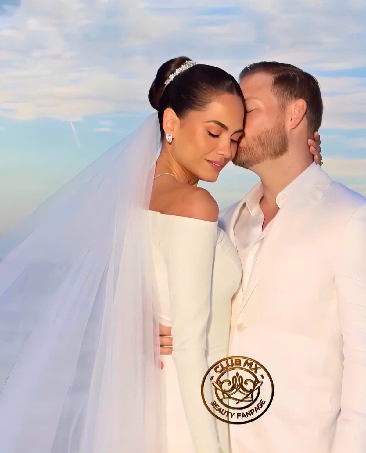 Cựu Hoa hậu Hoàn vũ 2020 chính thức lên xe hoa sau 5 năm hẹn hò Ảnh 3