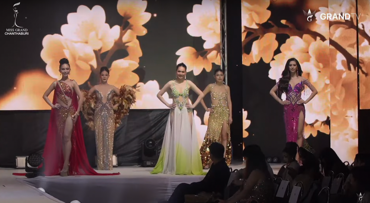 Thí sinh một cuộc thi Hoa hậu gặp sự cố lộ nội y khi trình diễn dạ hội Ảnh 1