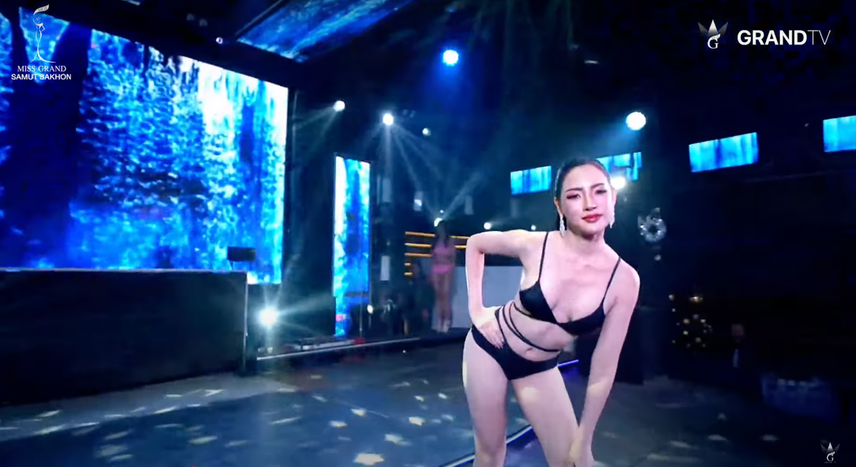 Thí sinh cuộc thi Hoa hậu uốn éo gây 'đỏ mặt' khi diễn bikini Ảnh 2