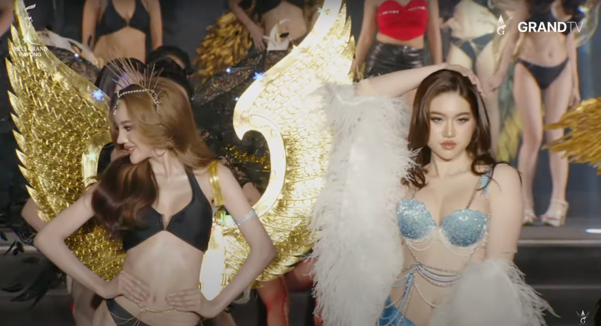 Thí sinh cuộc thi Hoa hậu gặp sự cố rớt 'phụ tùng' khi diễn bikini Ảnh 1