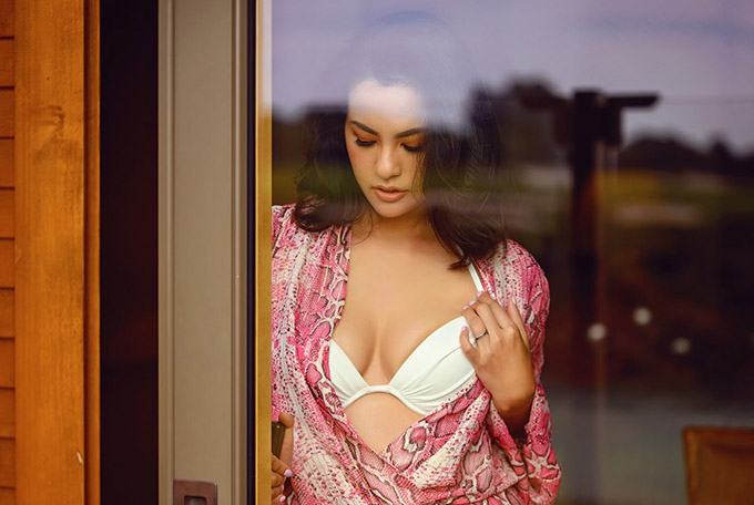 Cựu siêu mẫu Việt U50 gây sốt với khoảnh khắc không mặc nội y Ảnh 2