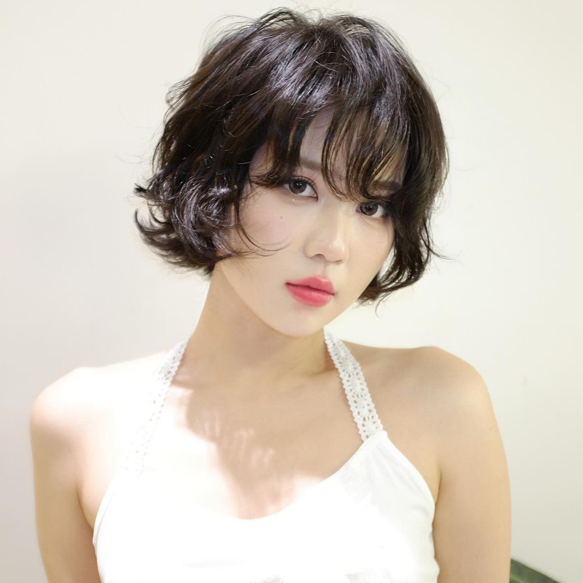 Ngọc Trinh lại 'xuống tóc'. Đây là lần thay đổi diện mạo thứ hai của Ngọc Trinh chỉ trong thời gian chưa tới 1 tháng. (Ảnh: FBNV)