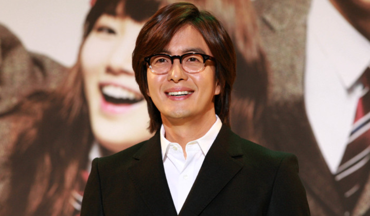 Nam diễn viên Bae Yong Joon ghi điểm với hành động đẹp.