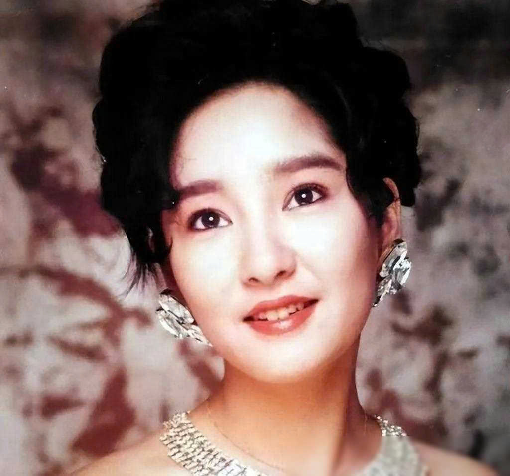 Nữ diễn viên nổi tiếng một thời bị bắt gặp nhặt đồ ăn thừa để sống Ảnh 4