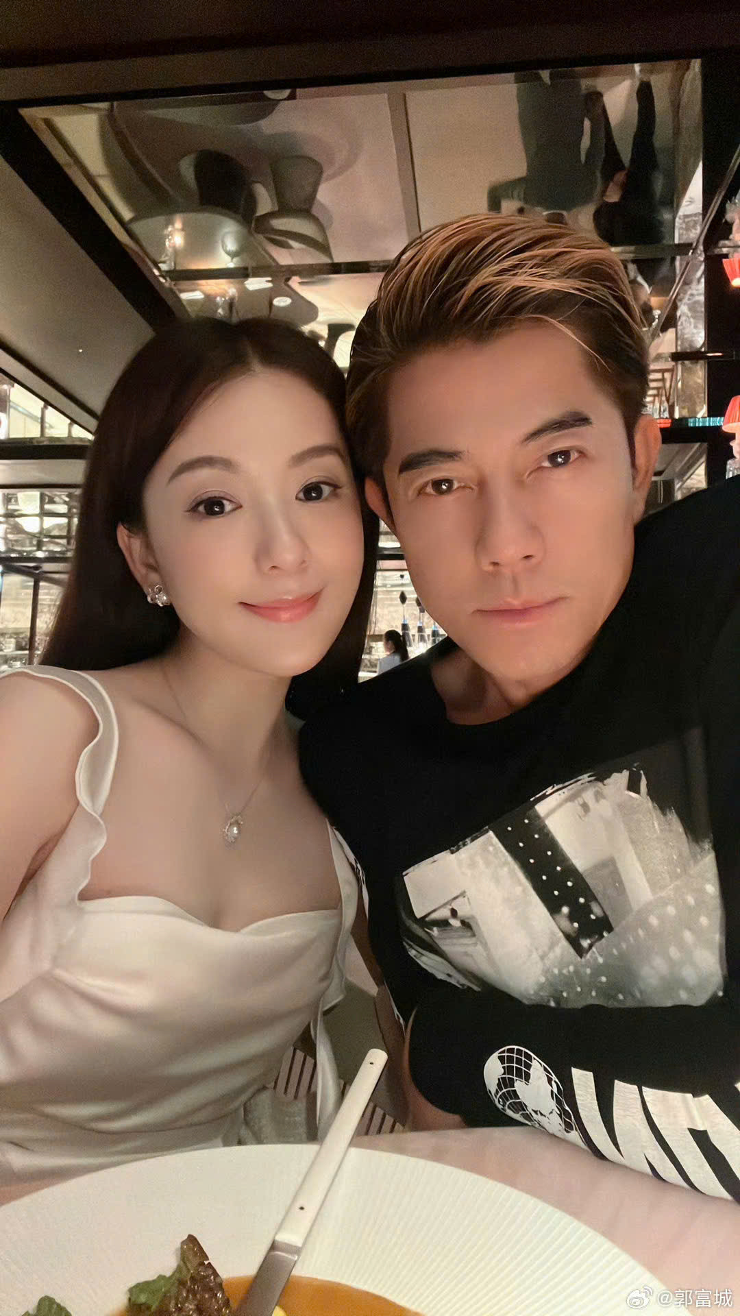 Quách Phú Thành và bà xã Phương Viện kết hôn từ năm 2017 và có 2 con gái. Ảnh: Weibo