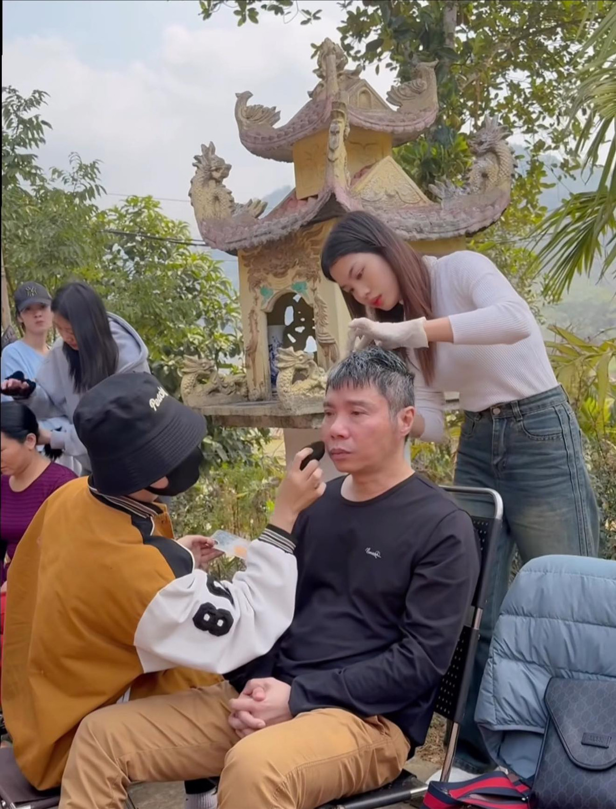 Hình ảnh mới của NSND Công Lý trên phim trường Cha Tôi Người Ở Lại. Ảnh: Hội Mê Phim Việt