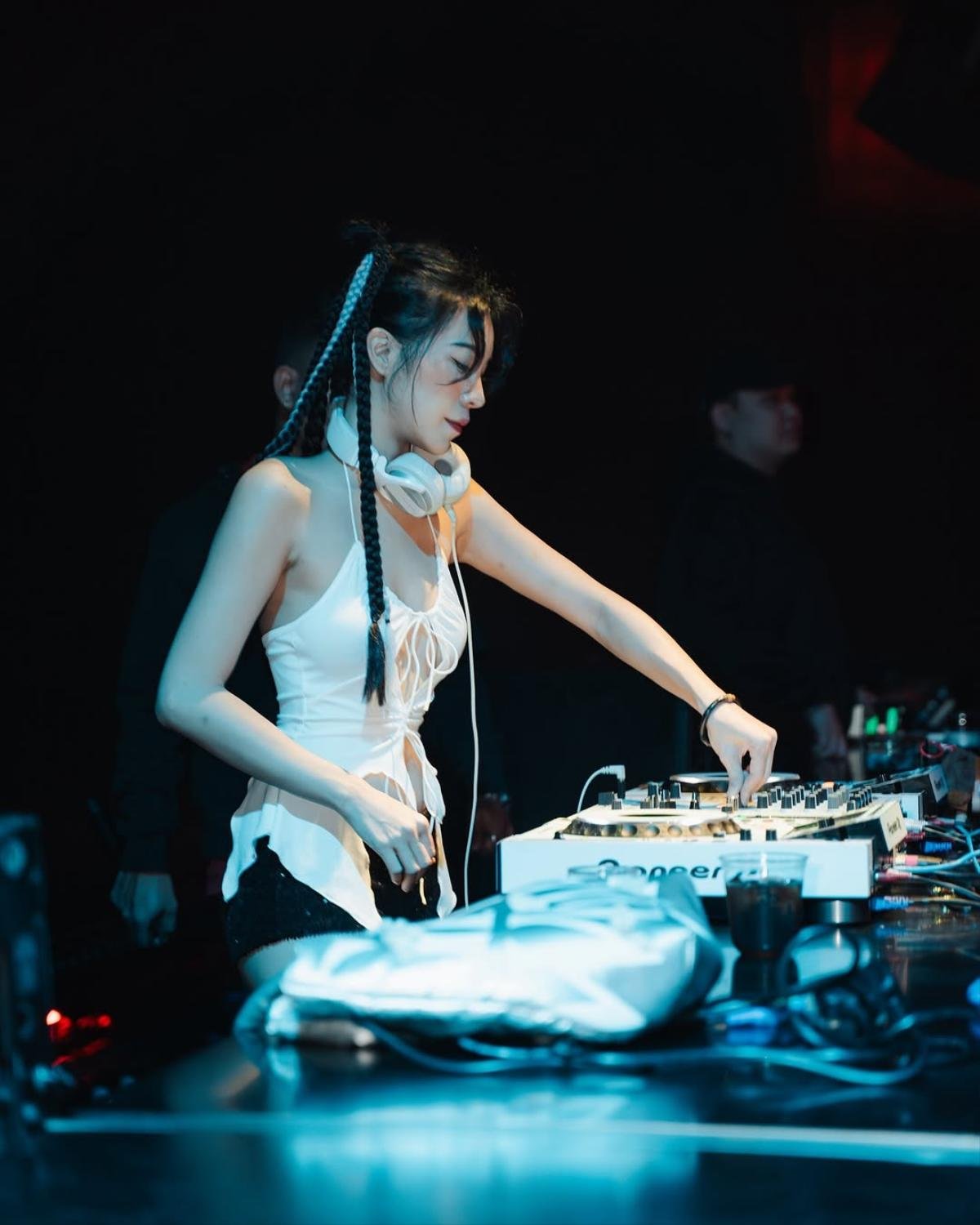 Sắc vóc nóng bỏng của nữ DJ Leina Lei. (Ảnh: IGNV)