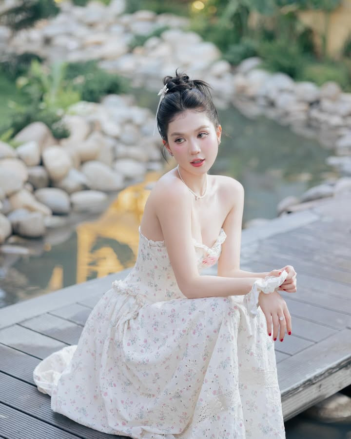 Ngọc Trinh không còn chăm chỉ khoe hàng hiệu như trước. (Ảnh: FBNV)