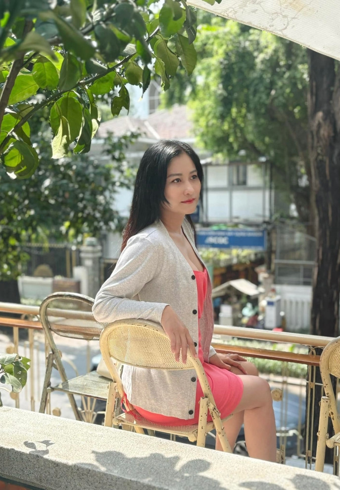 NSND Việt Anh đưa bạn gái kém 36 tuổi đi 'nâng cấp' vòng một, sắc vóc hiện tại quyến rũ thế nào? Ảnh 3