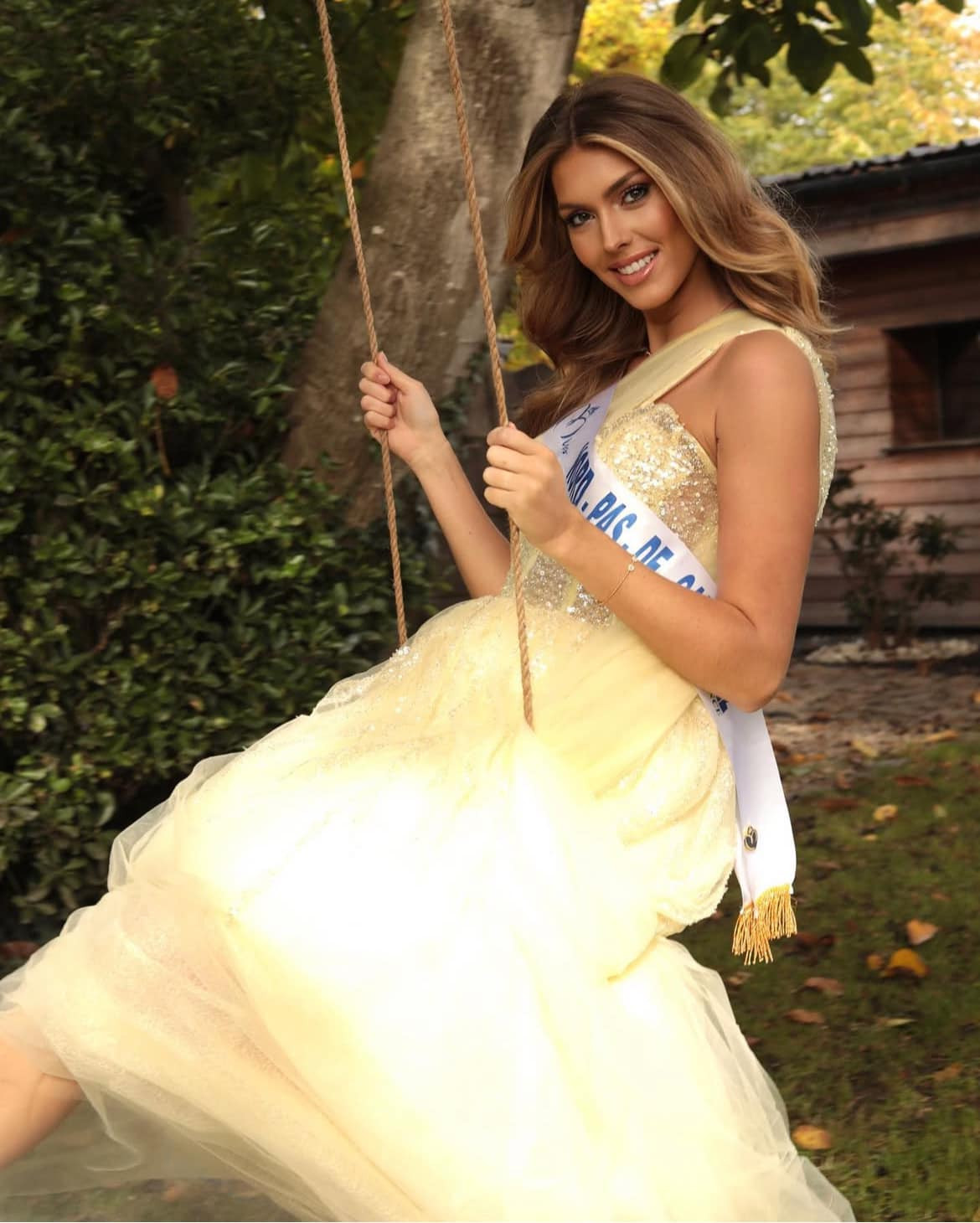 Thêm một bất lợi cho Hoa hậu Ý Nhi Ảnh 1