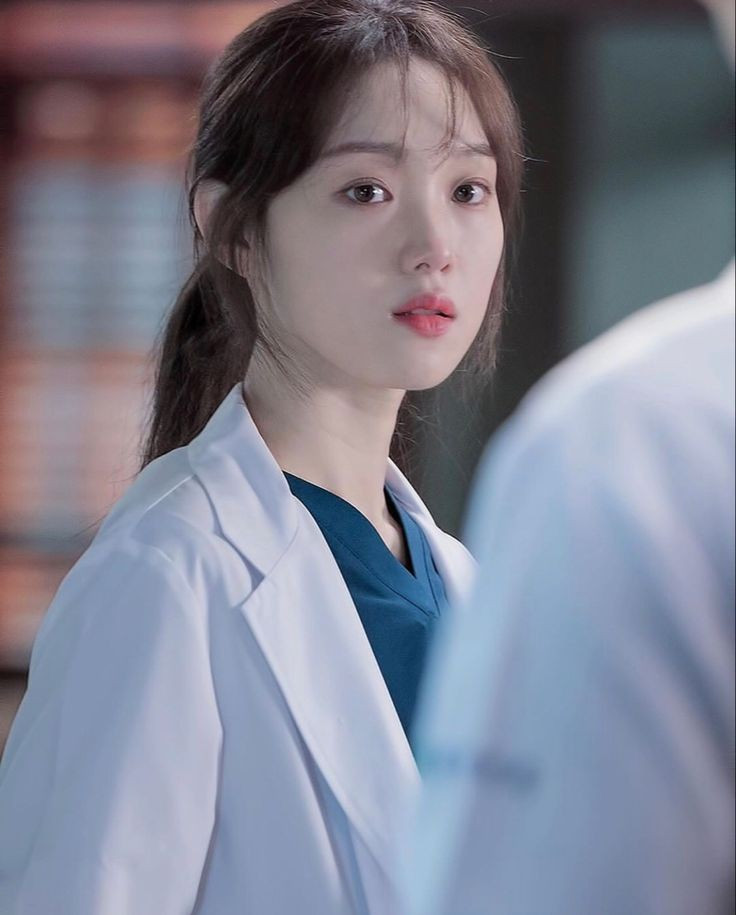 Lee Sung Kyung trong Người Thầy Y Đức. Ảnh: X