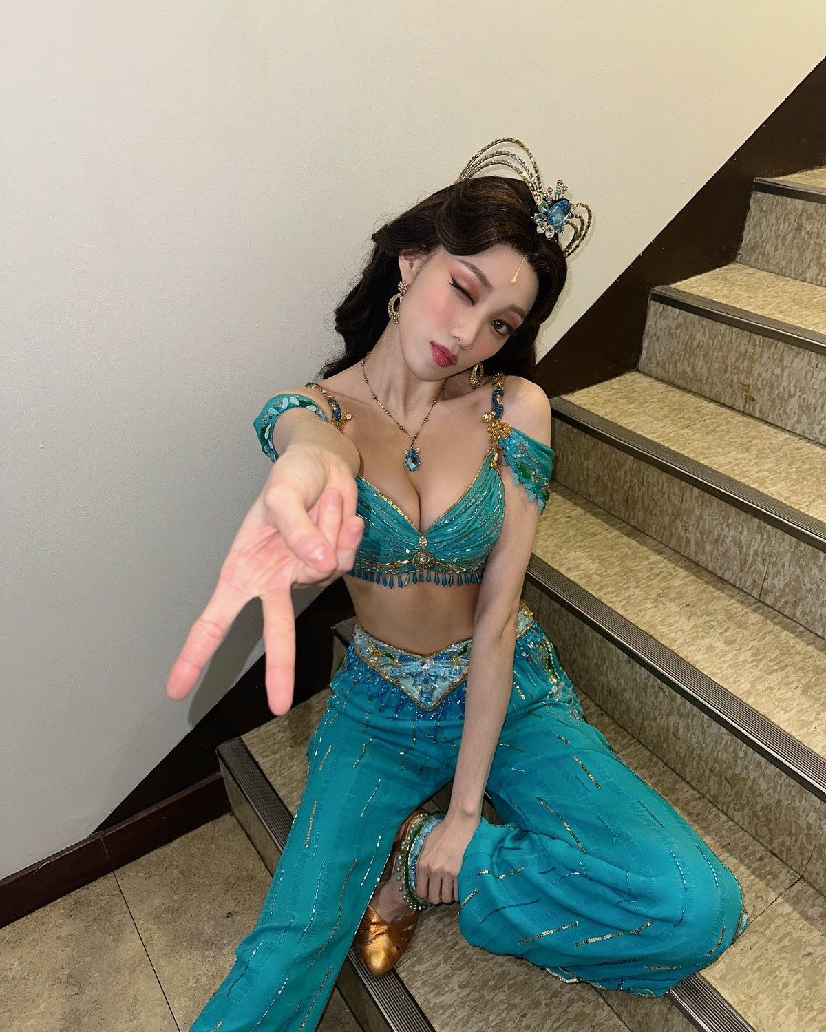 Lee Sung Kyung khiến dân tình choáng ngợp với nhan sắc xinh đẹp, nổi bật. Ảnh: X