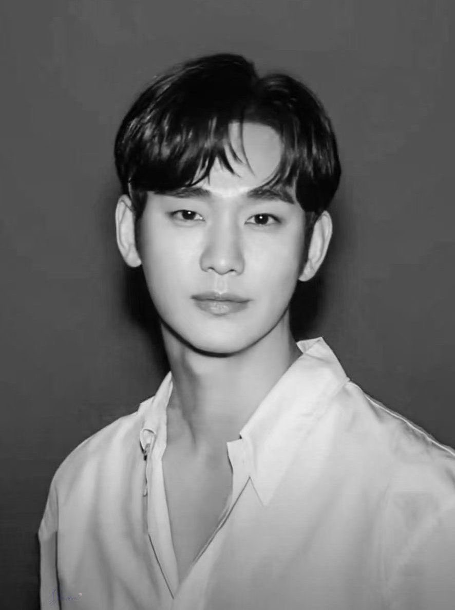 Kim Soo Hyun từng tuyên bố kết hôn với cô gái trẻ kém 20 tuổi. Ảnh: X
