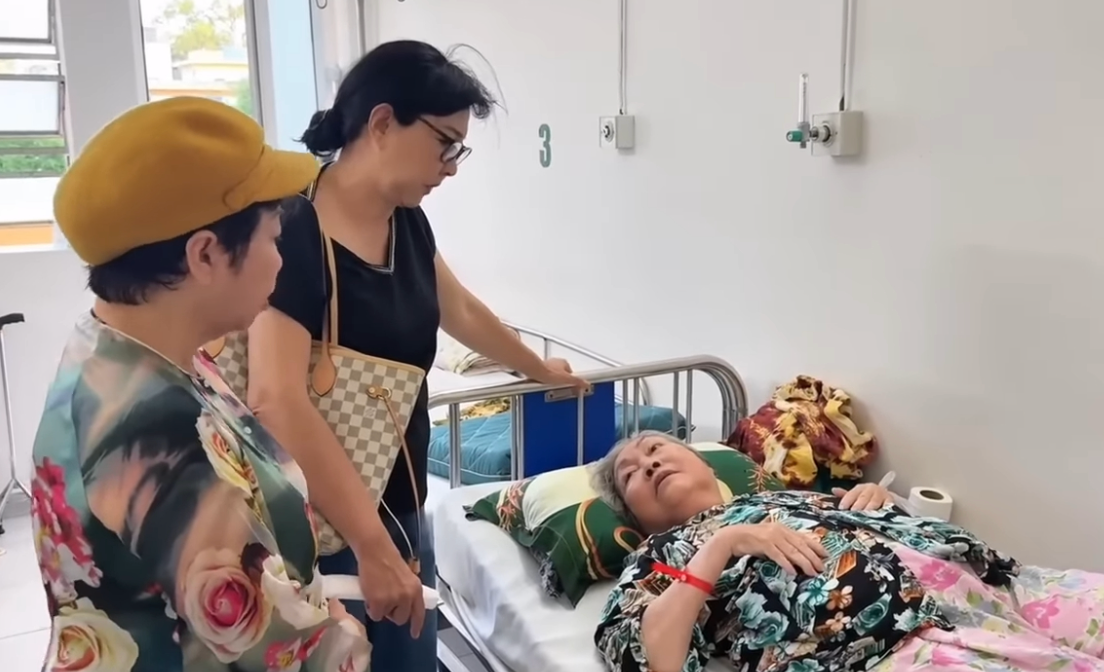 Nghệ sĩ Trang Thanh Xuân chia sẻ về tình trạng sức khoẻ với Phi Phụng và Phương Dung. Ảnh: Chụp màn hình