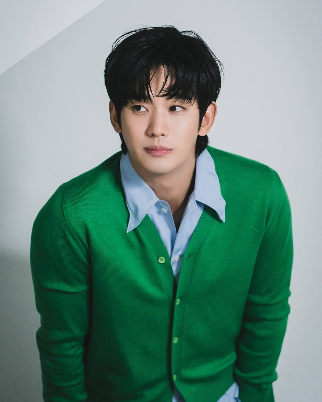 Dì của Kim Sae Ron cho biết ban đầu công ty của Kim Soo Hyun yêu cầu mức phạt là 20 tỷ Won (gần 350 tỷ đồng). Ảnh: X