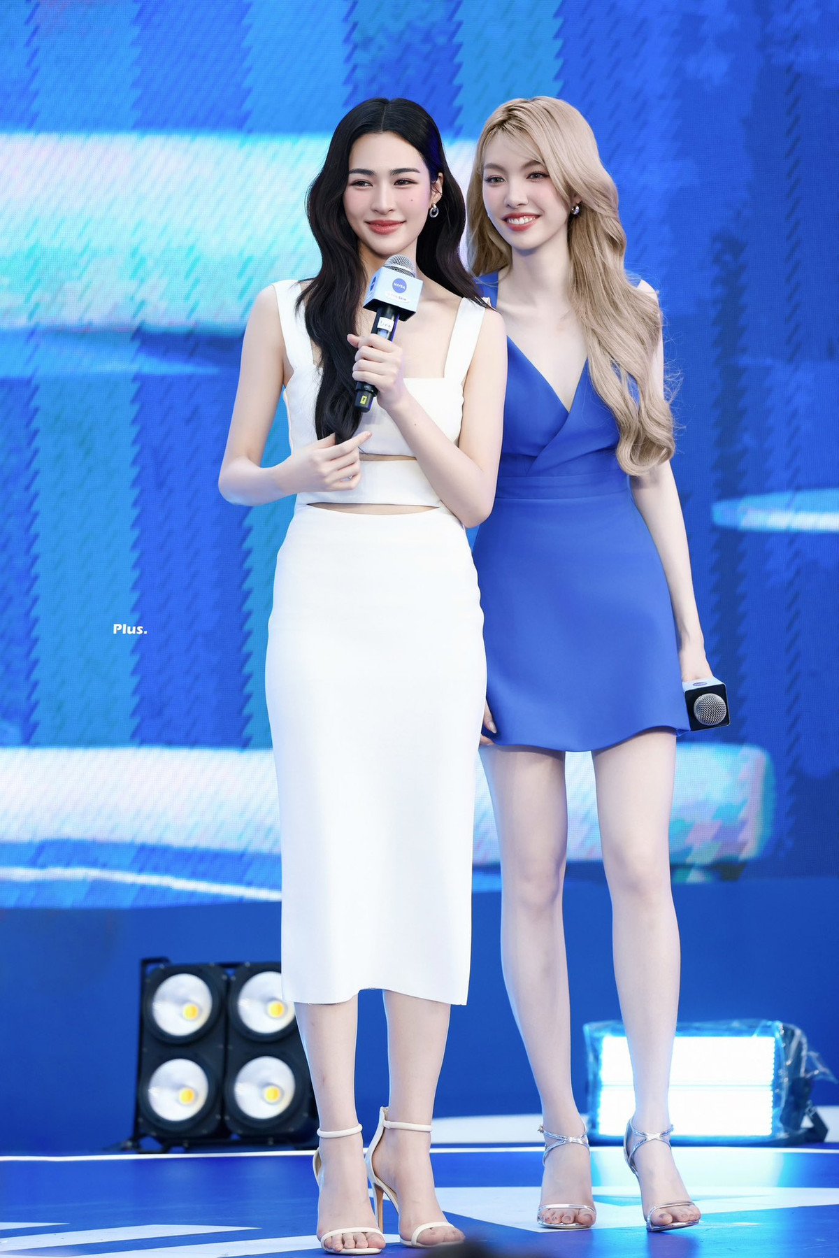 Orm Kornnaphat và Lingling Kwong tại một sự kiện mới đây. Ảnh: FBNV