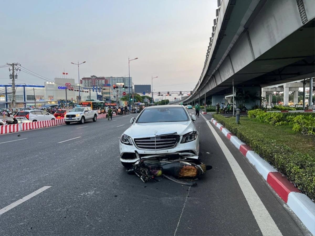 Hiện trường vụ tai nạn tông 10 xe máy khiến nhiều người bị thương, 1 người tử vong.