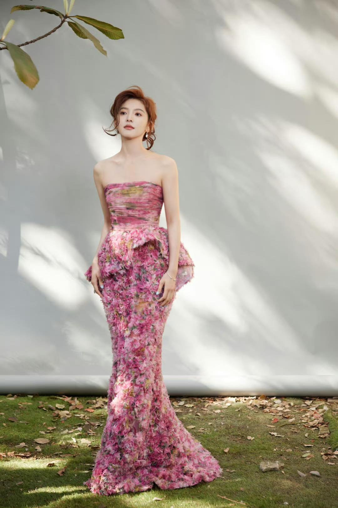 Chương Nhược Nam nhận được giải Diễn viên phim truyền hình đột phá năm 2025. Ảnh: Weibo