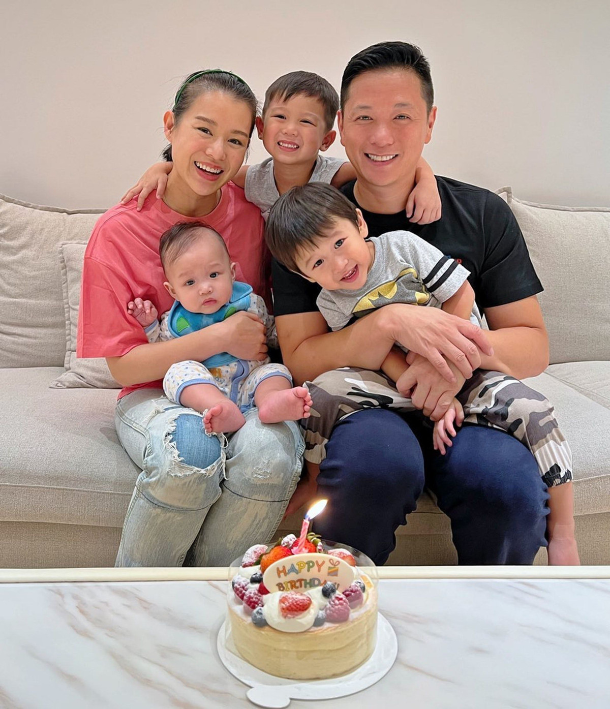 Sinh 3 con để giữ chồng, nữ diễn viên đình đám một thời vẫn bị phản bội. (Ảnh: Baidu)