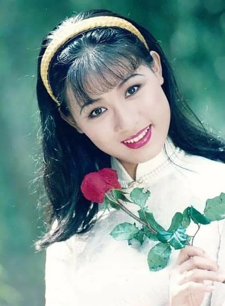 Nhan sắc xinh đẹp thủa thiếu nữ của nữ diễn viên Võ Sông Hương (Ảnh: Sưu tầm). 