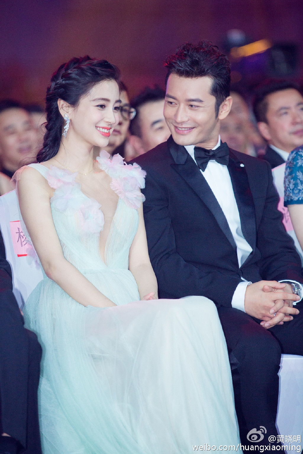 Angelababy và Huỳnh Hiểu Minh có hoàn cảnh trái ngược sau khi ly hôn. (Ảnh: Weibo)