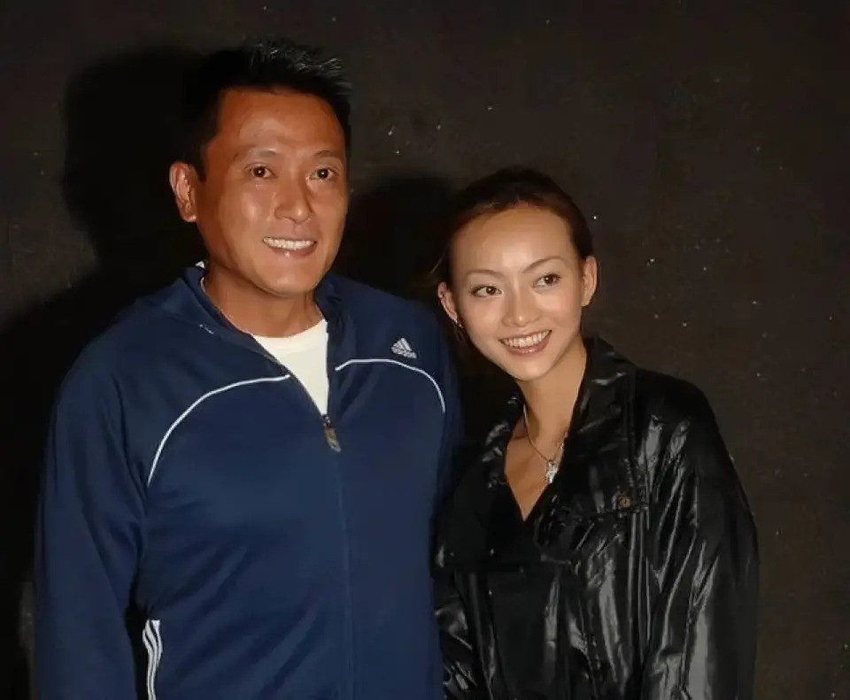 Từng bất chấp để đến với Đằng Lệ Minh, sau đó Ngụy Tuấn Kiệt lại bỏ rơi cô để kết hôn cùng Trương Lợi Hoa. (Ảnh: QQ)